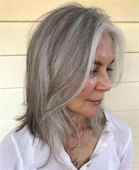 Coiffure cheveux gris : 40 exemples pour de belles coiffures。